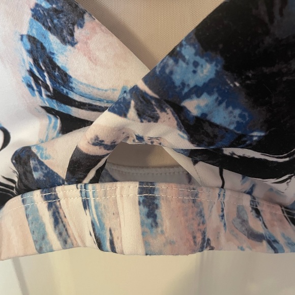 Fabletics Low Impact Sports Lounge Bra/Bralette - Picture 2 of 6